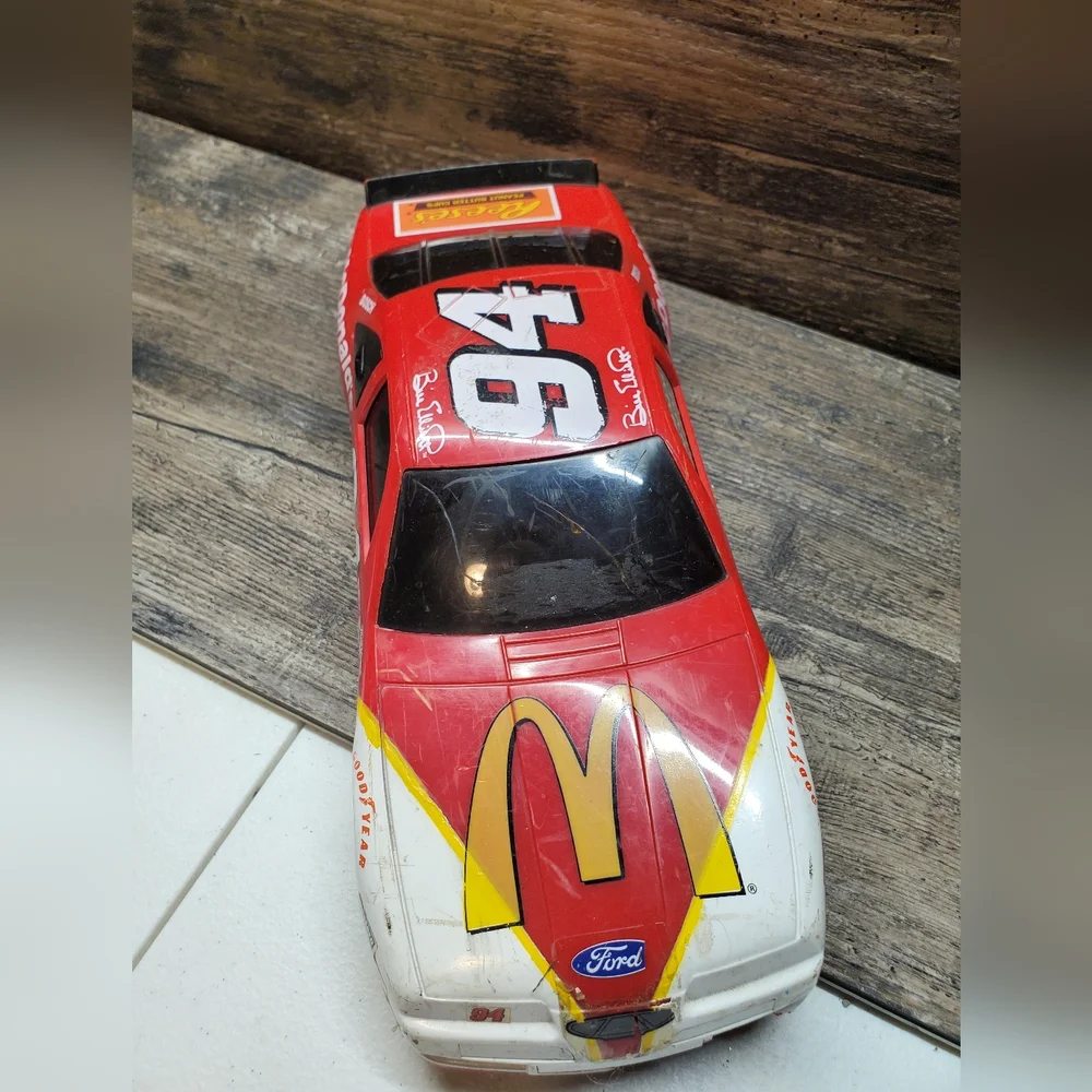 Toy Biz NASCAR #94 Bill Elliott Red Toy Car‎ - 1997 McDonalds Corp - 1:64